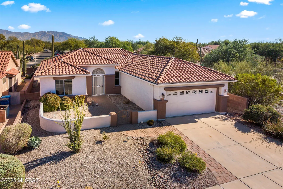Property Slideshow image 1 of 50 | 9402 n wishing star dr, Tucson, AZ, 85743