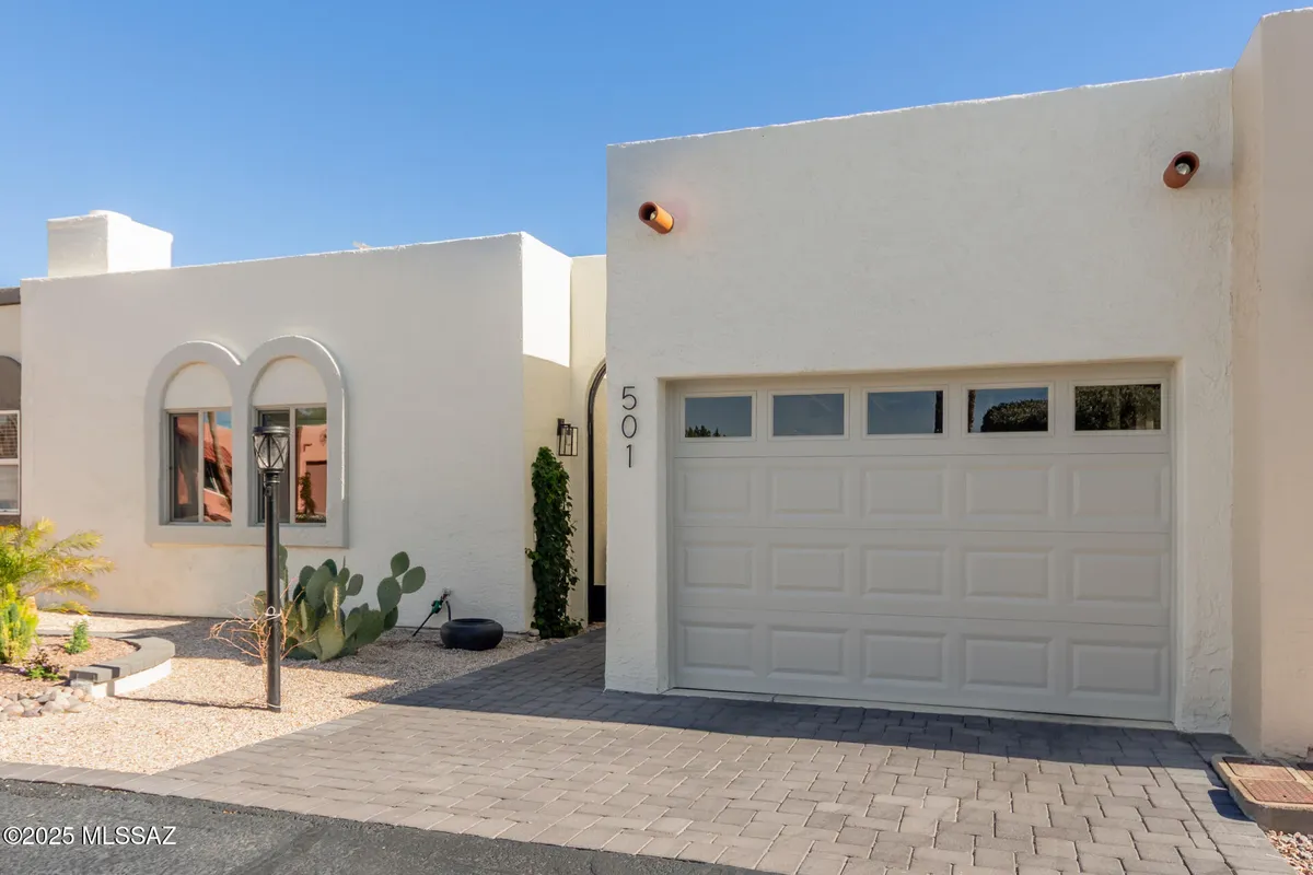 Property Slideshow image 1 of 27 | 501 w ocotillo pl, Green Valley, AZ, 85614