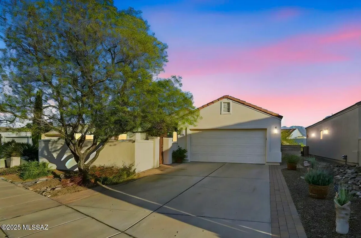 Property Slideshow image 1 of 49 | 3461 s abrego dr, Green Valley, AZ, 85614