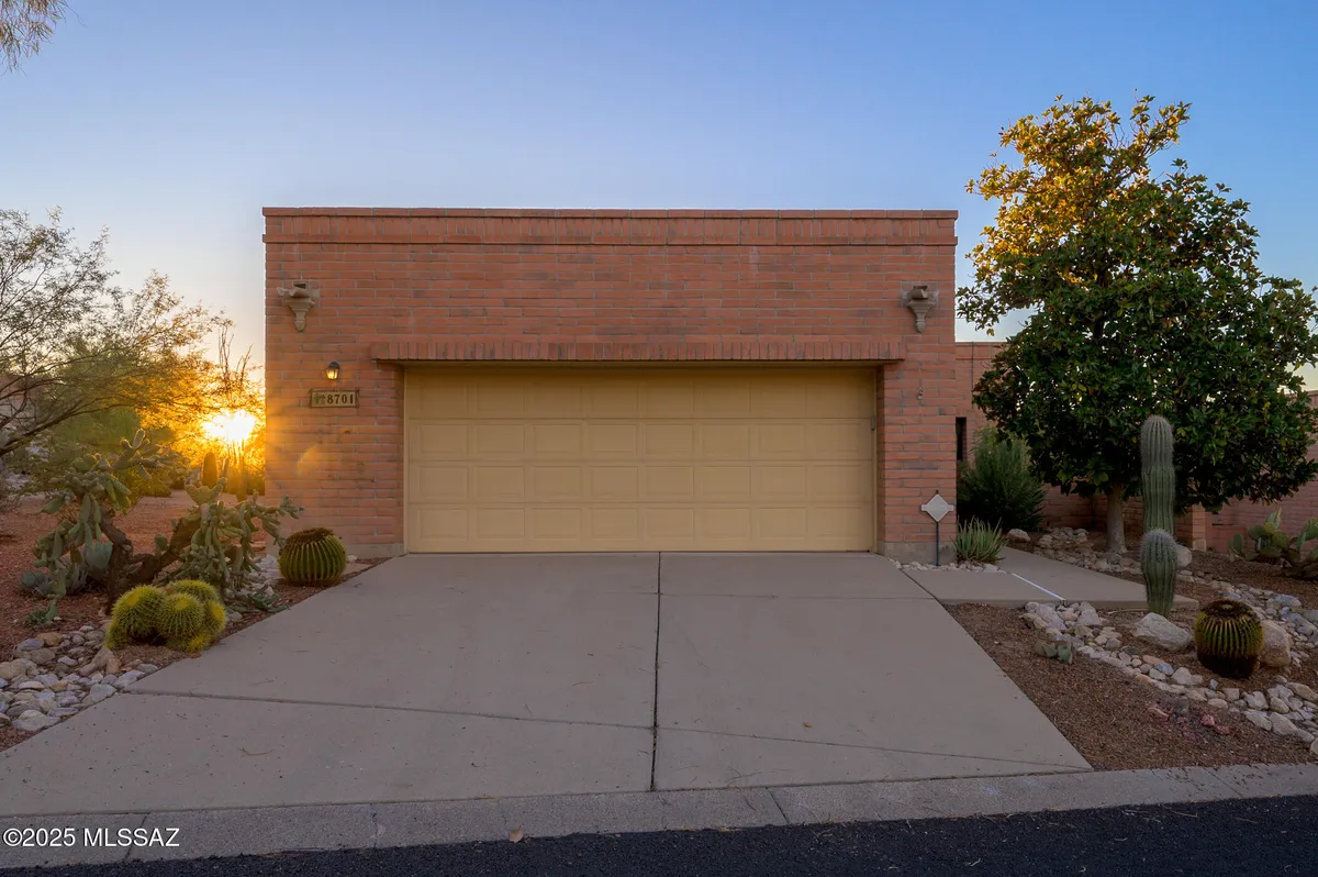 Property Slideshow image 1 of 51 | 8701 n coral ridge loop, Tucson, AZ, 85704