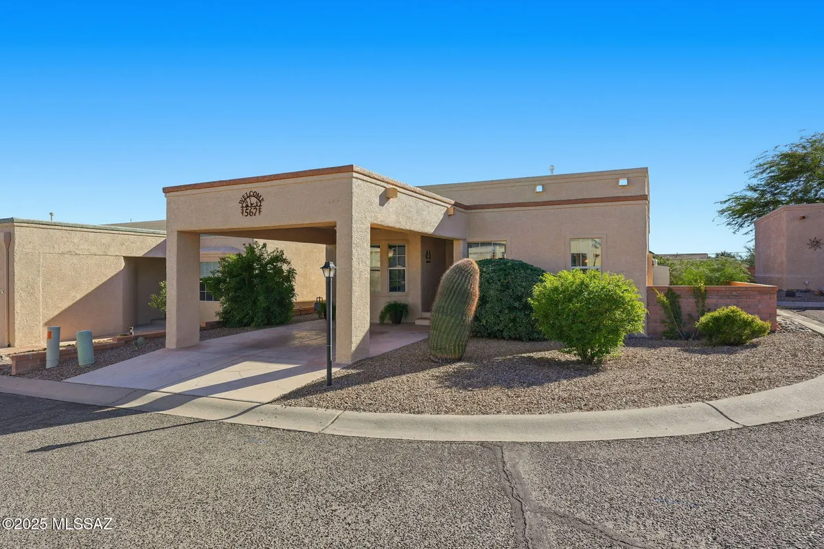 Property Slideshow image 1 of 25 | 567 w parkwood ct, Green Valley, AZ, 85614
