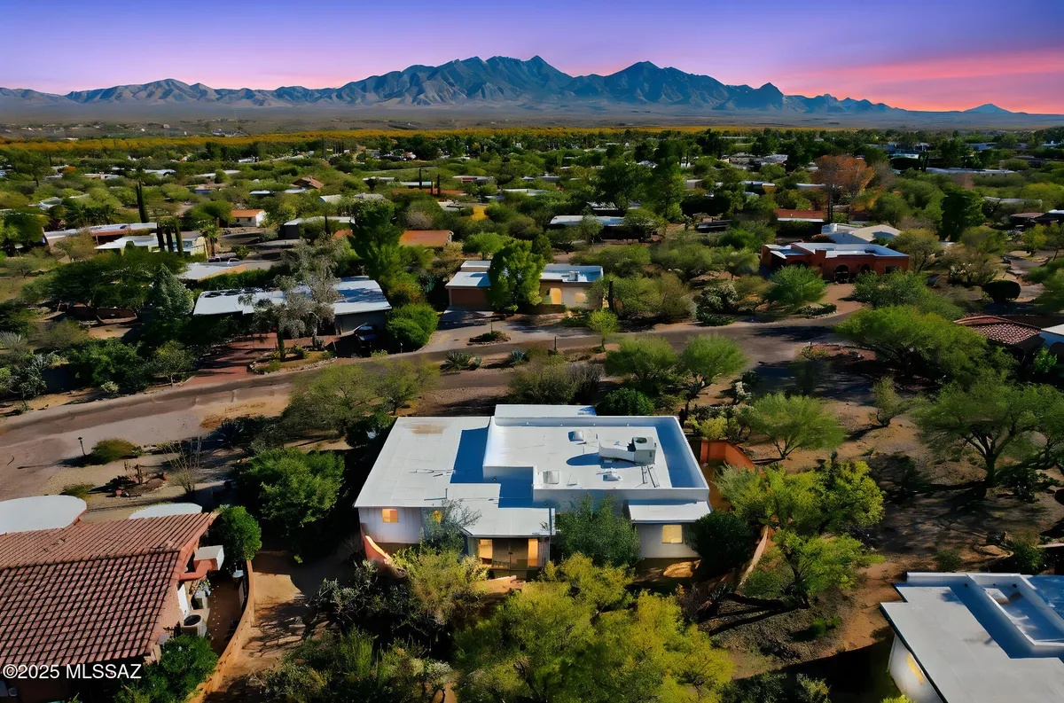 Property Slideshow image 1 of 37 | 656 s paseo de amigos, Green Valley, AZ, 85614