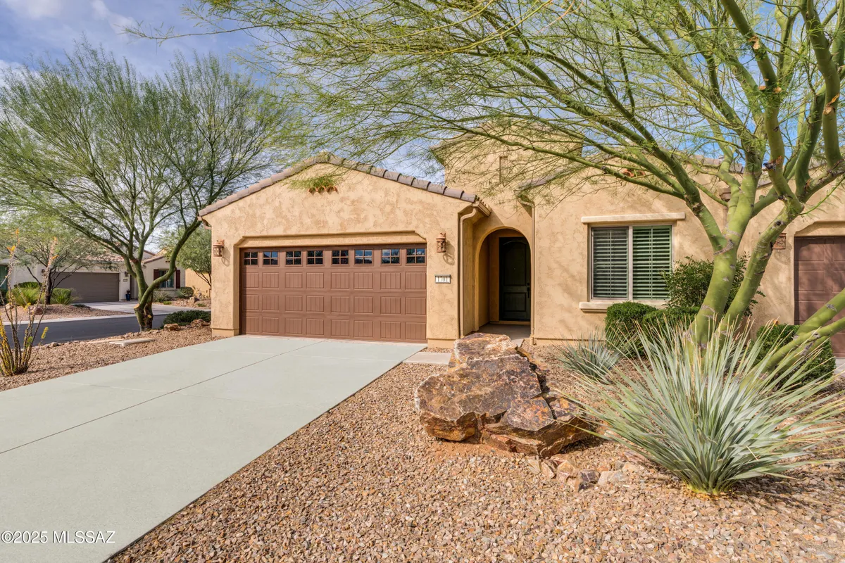 Property Slideshow image 1 of 50 | 1701 e sage thrasher dr, Green Valley, AZ, 85614
