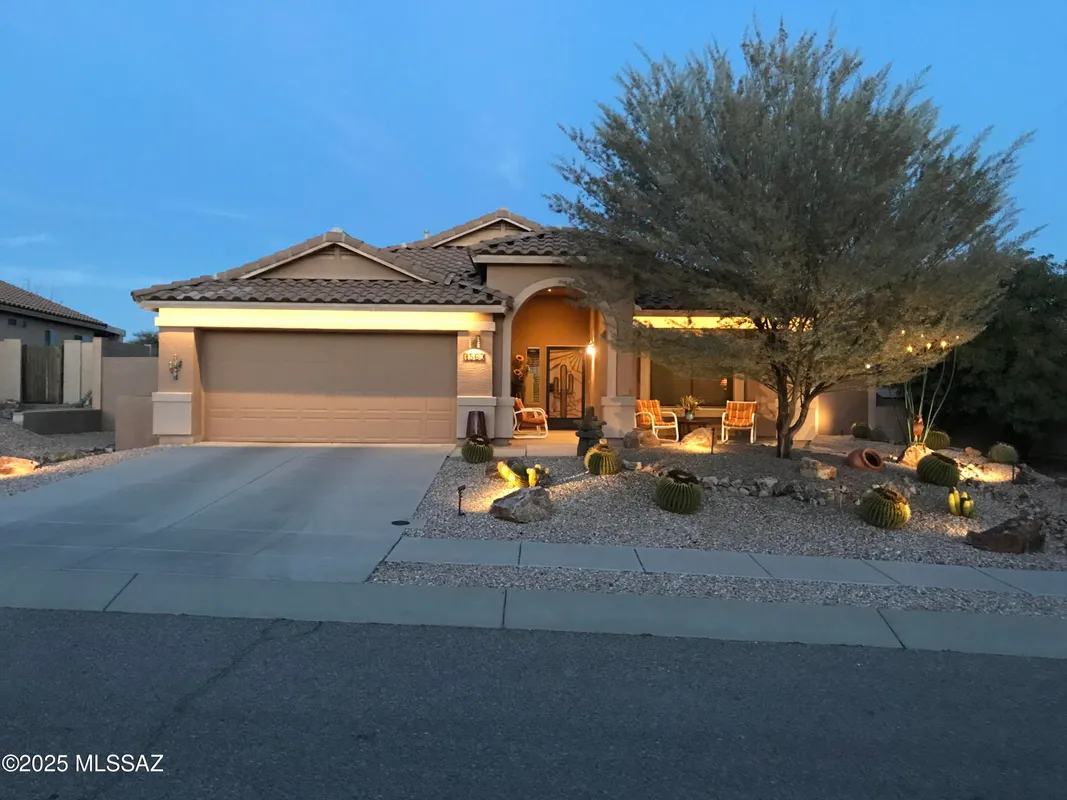 Property Slideshow image 1 of 44 | 1560 n rio la junta, Green Valley, AZ, 85614