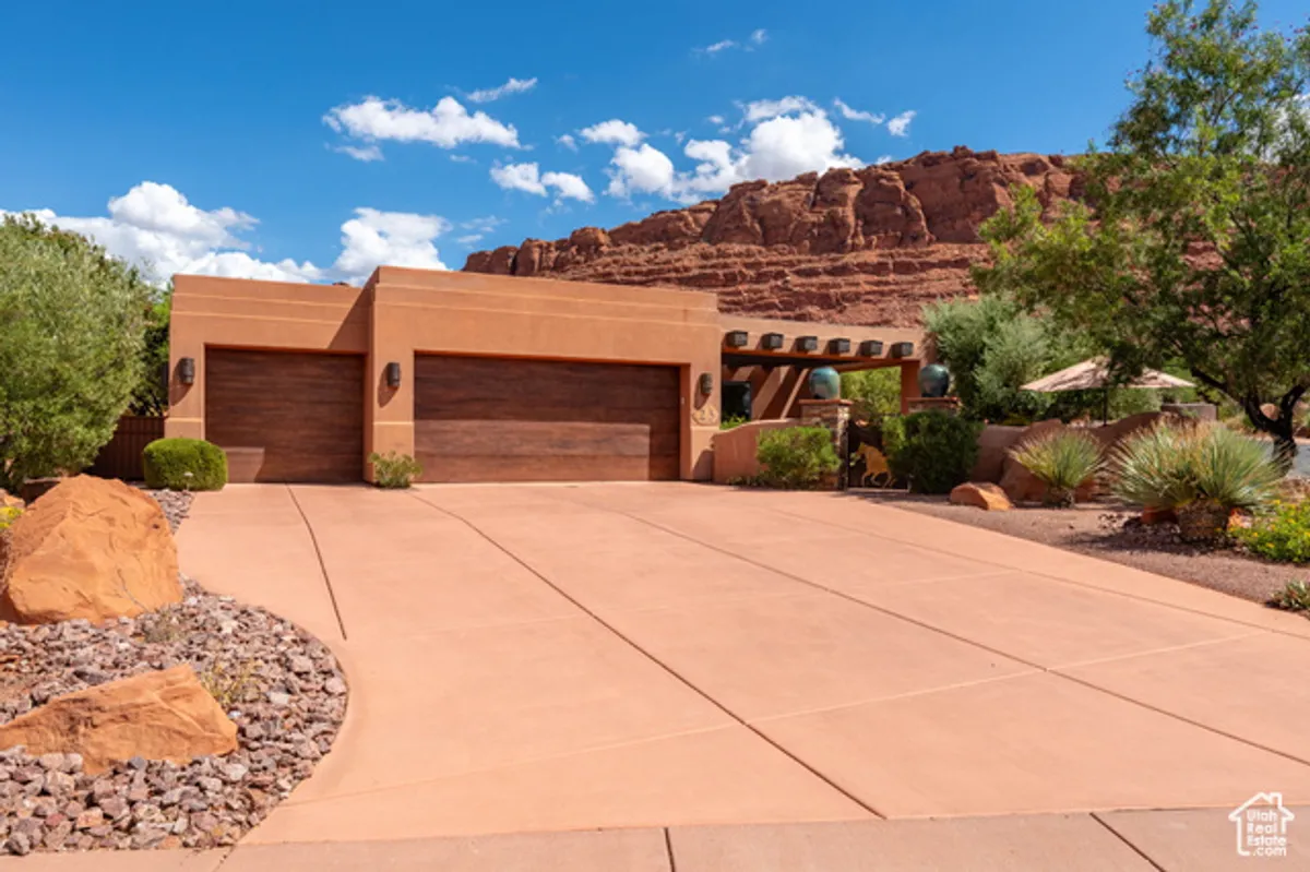 Property Slideshow image 1 of 34 | 2336 w entrada trl 23, St George, UT, 84770