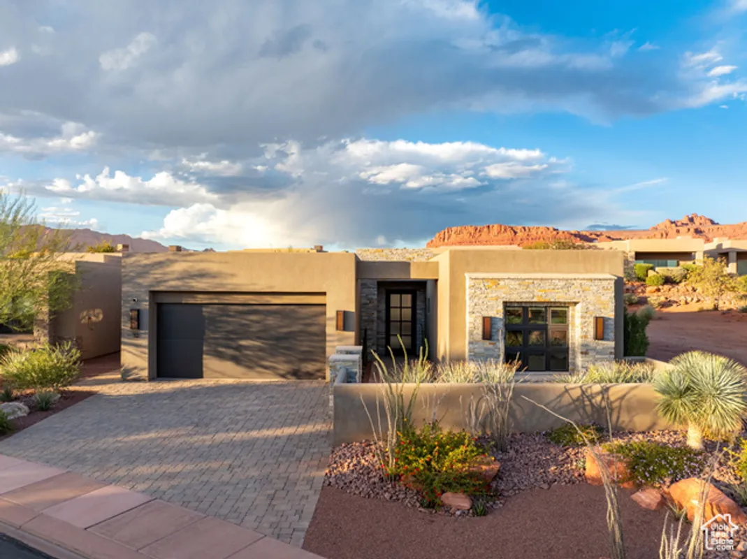 Property Slideshow image 1 of 34 | 2085 n tuweap dr unit 32, St George, UT, 84770