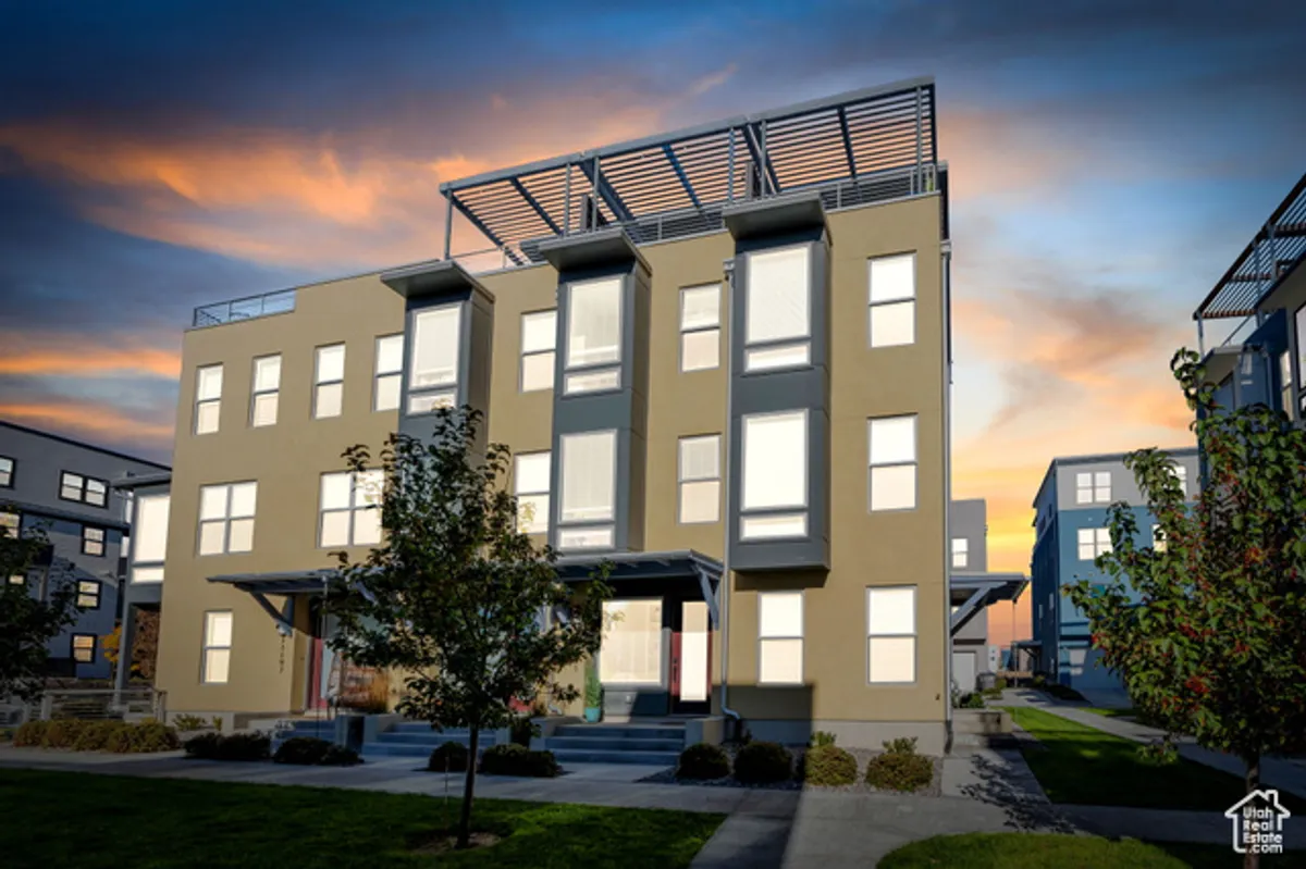 Property Slideshow image 1 of 40 | 11201 s freestone rd # 474, South Jordan, UT, 84009