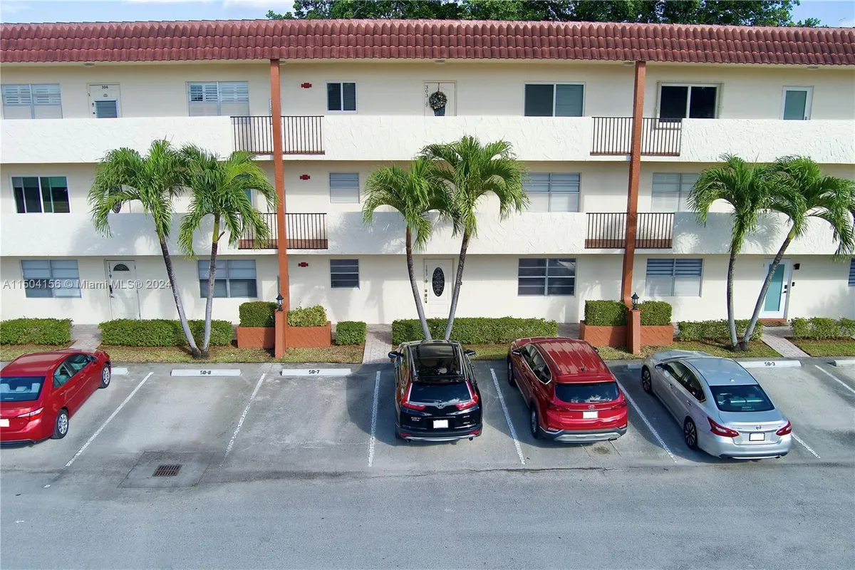 Property Slideshow image 1 of 20 | 281 s hollybrook dr apt 103, Pembroke Pines, FL, 33025