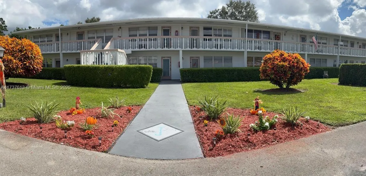 Property Slideshow image 1 of 39 | 143 oakridge j # 143, Deerfield Beach, FL, 33442