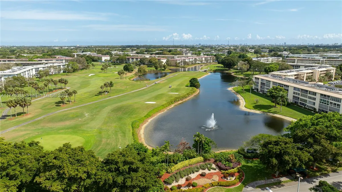 Property Slideshow image 1 of 16 | 2201 lucaya bnd m2, Coconut Creek, FL, 33066