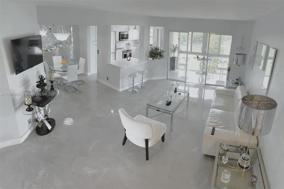 Property Slideshow image 1 of 31 | 3836 via poinciana 604, Lake Worth, FL, 33467