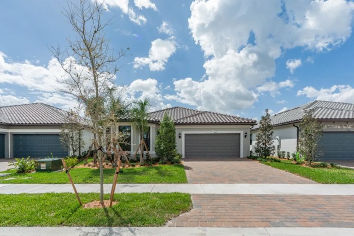 Property Slideshow image 1 of 33 | 4655 pratt cir, Vero Beach, FL, 32967