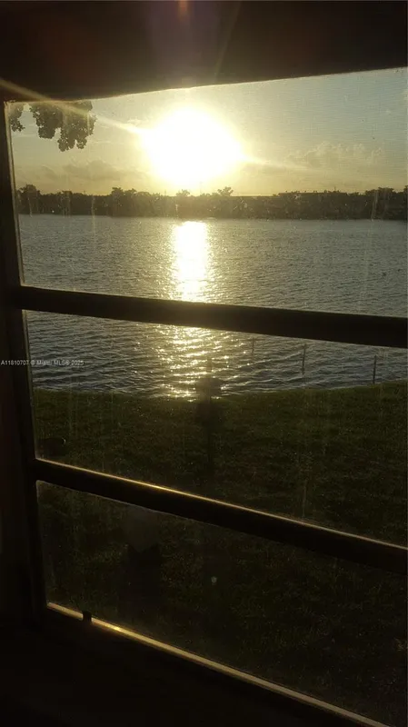 Property Slideshow image 1 of 8 | 19080 ne 3rd ct apt 318, Miami, FL, 33179