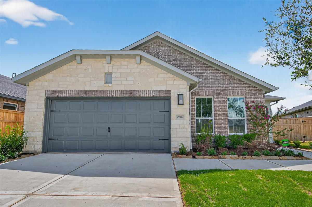 Property Slideshow image 1 of 33 | 4702 rustic grove ln, Fulshear, TX, 77441