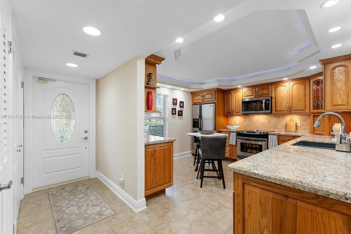 Property Slideshow image 1 of 43 | 150 s hollybrook ter 201, Pembroke Pines, FL, 33025