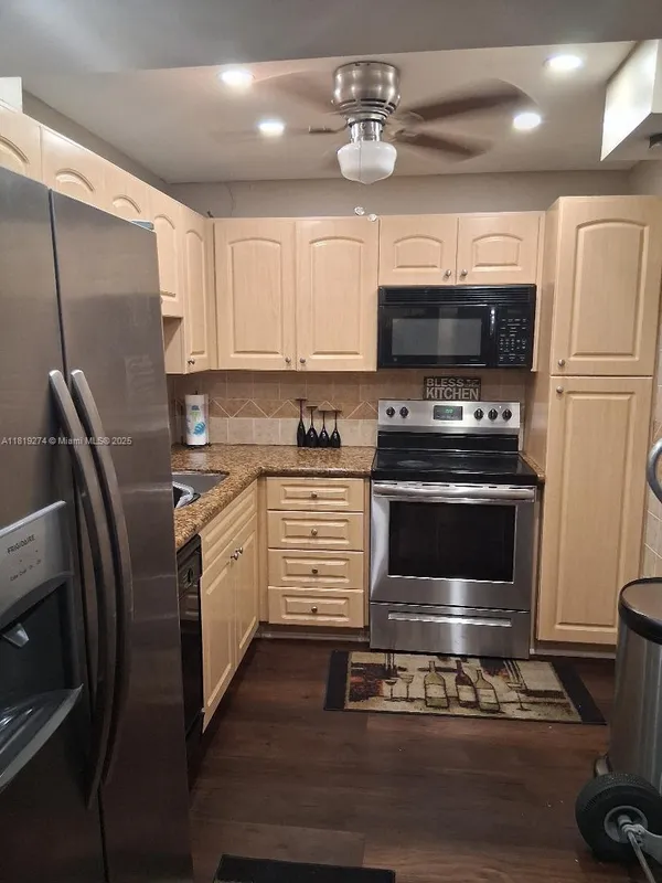 Property Slideshow image 1 of 33 | 1000 saint charles pl l2, Pembroke Pines, FL, 33026