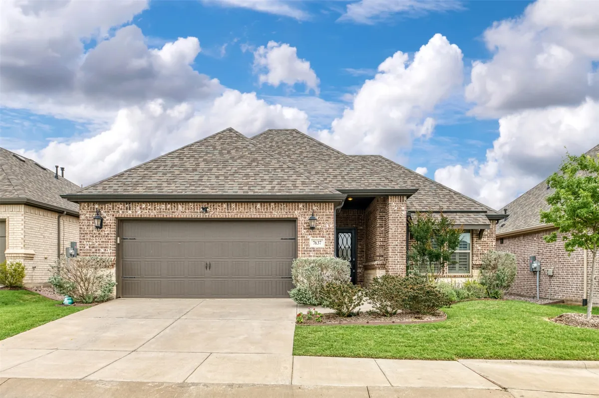 Property Slideshow image 1 of 37 | 7637 murcia dr, Fort Worth, TX, 76123