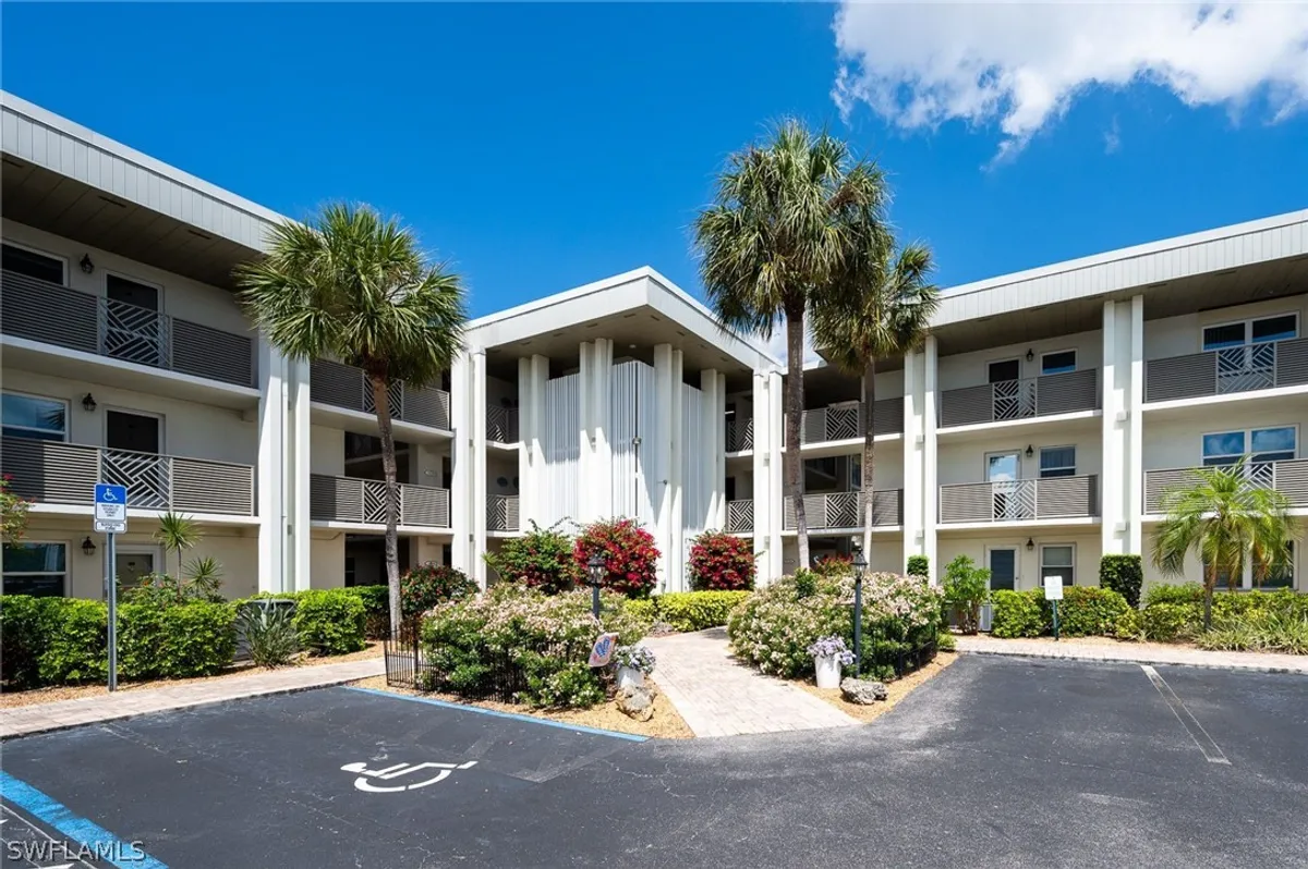 Property Slideshow image 1 of 11 | 6102 augusta dr 210, Fort Myers, FL, 33907