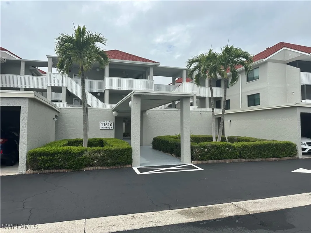 Property Slideshow image 1 of 15 | 11610 caravel cir 102, Fort Myers, FL, 33908