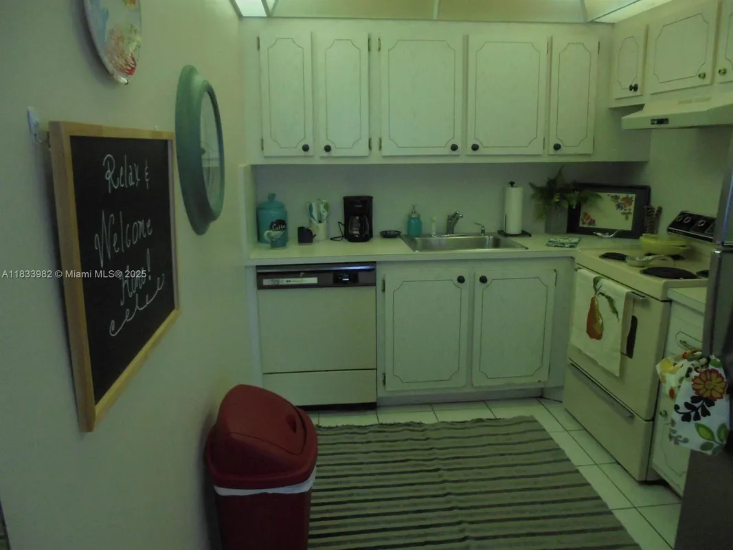 Property Slideshow image 1 of 12 | 31 fanshaw a # 31a, Boca Raton, FL, 33434