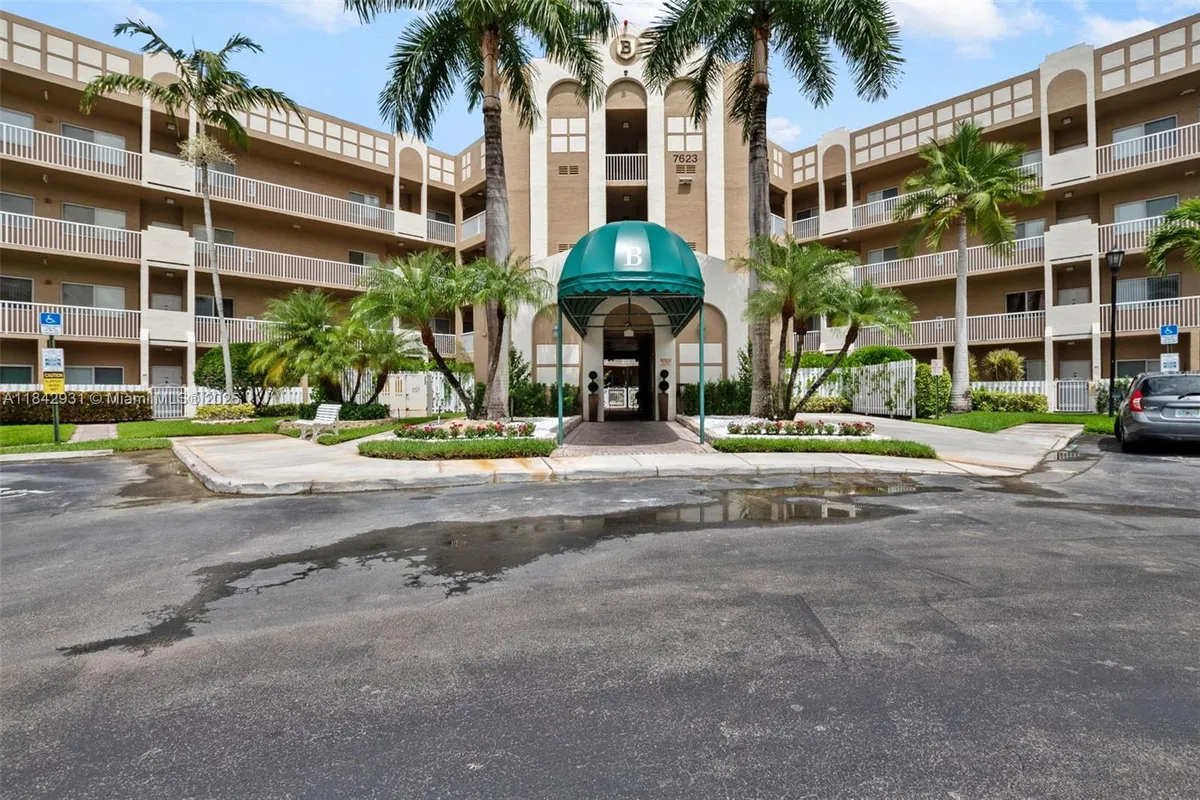 Property Slideshow image 1 of 26 | 7623 southampton ter 204, Tamarac, FL, 33321