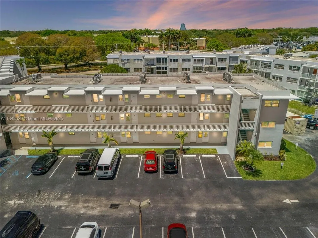 Property Slideshow image 1 of 13 | 2200 park ln apt 306, Hollywood, FL, 33021