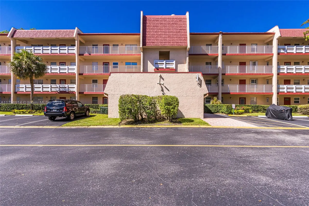 Property Slideshow image 1 of 28 | 1005 country club dr 307, Margate, FL, 33063