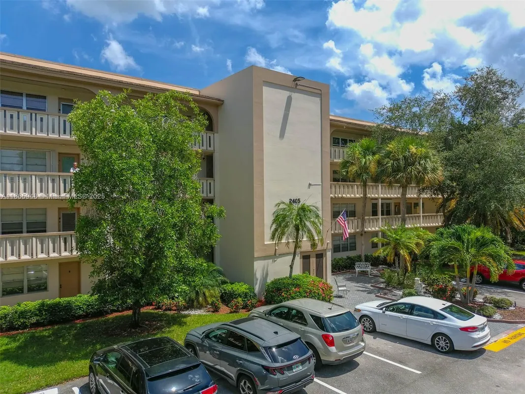 Property Slideshow image 1 of 54 | 2405 antigua cir m4, Coconut Creek, FL, 33066