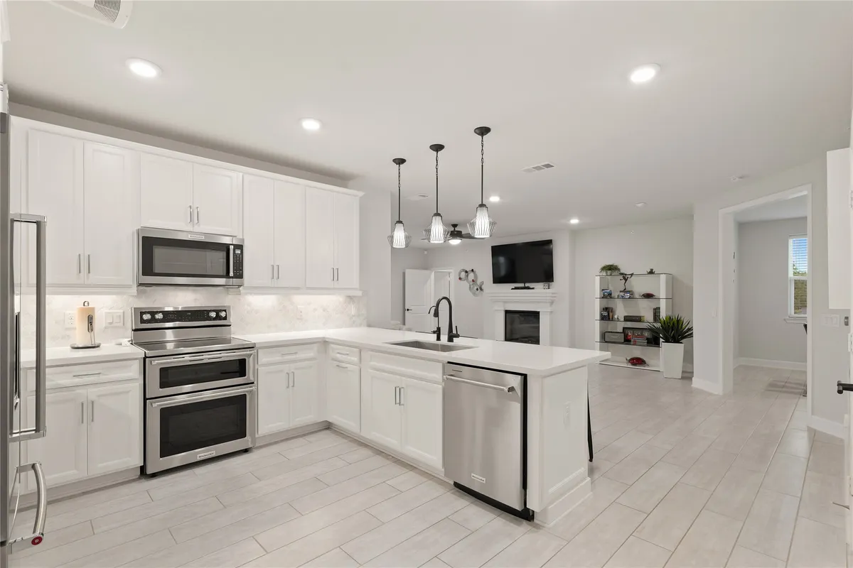 Property Slideshow image 1 of 32 | 6804 westview dr apt 1307, Houston, TX, 77055