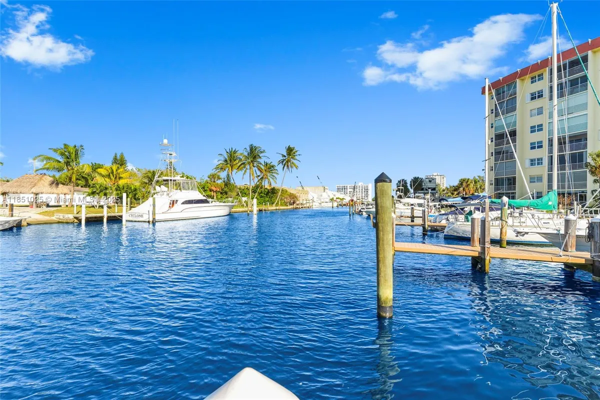 Property Slideshow image 1 of 28 | 2731 ne 14th street cswy apt 502, Pompano Beach, FL, 33062