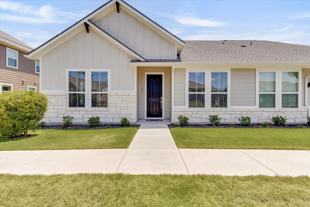 Property Slideshow image 1 of 23 | 128 stewart dr unit 101, San Marcos, TX, 78666