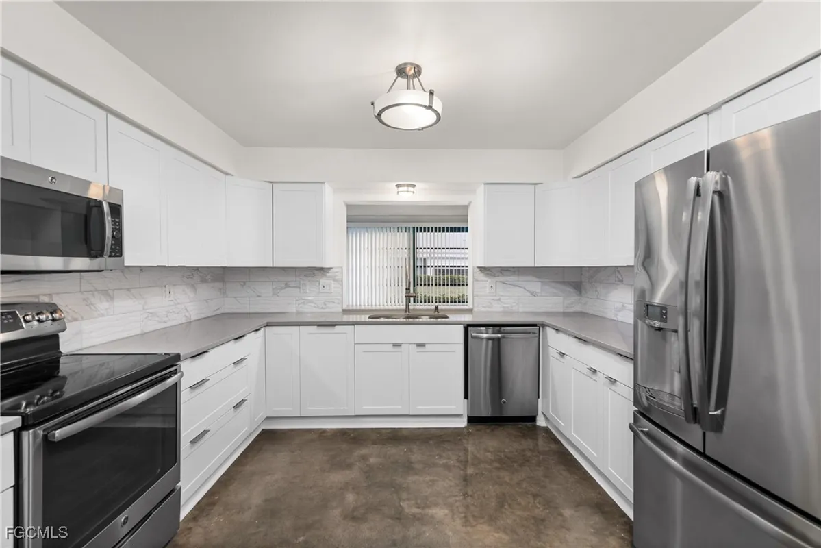 Property Slideshow image 1 of 19 | 1331 s brandywine cir, Fort Myers, FL, 33919