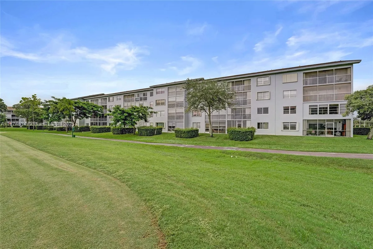 Property Slideshow image 1 of 28 | 800 sw 125th way o312, Pembroke Pines, FL, 33027