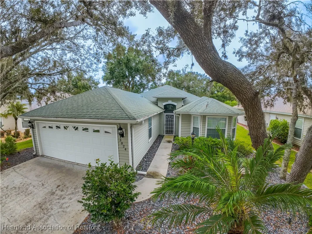 Property Slideshow image 1 of 44 | 3024 oakhill dr, Avon Park, FL, 33825
