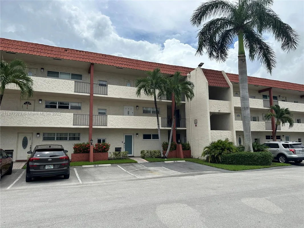 Property Slideshow image 1 of 30 | 8901 s hollybrook blvd 306, Pembroke Pines, FL, 33025