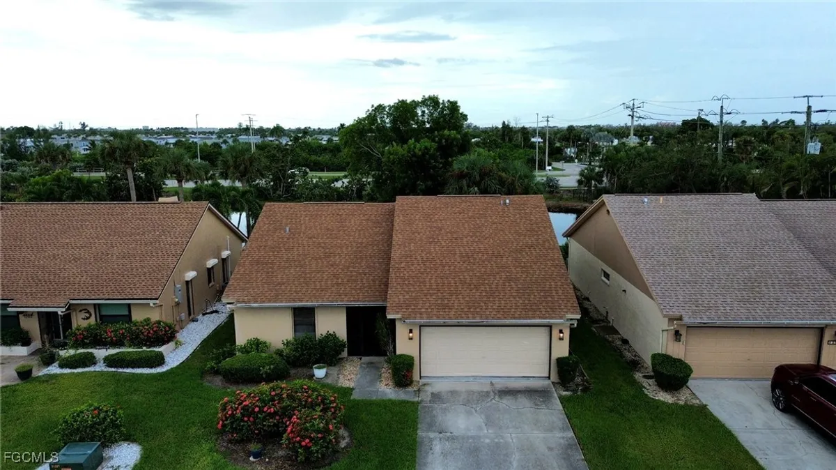 Property Slideshow image 1 of 23 | 11971 caravel cir, Fort Myers, FL, 33908