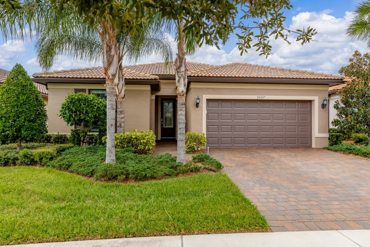 Property Slideshow image 1 of 36 | 5027 monroe cir, Vero Beach, FL, 32967