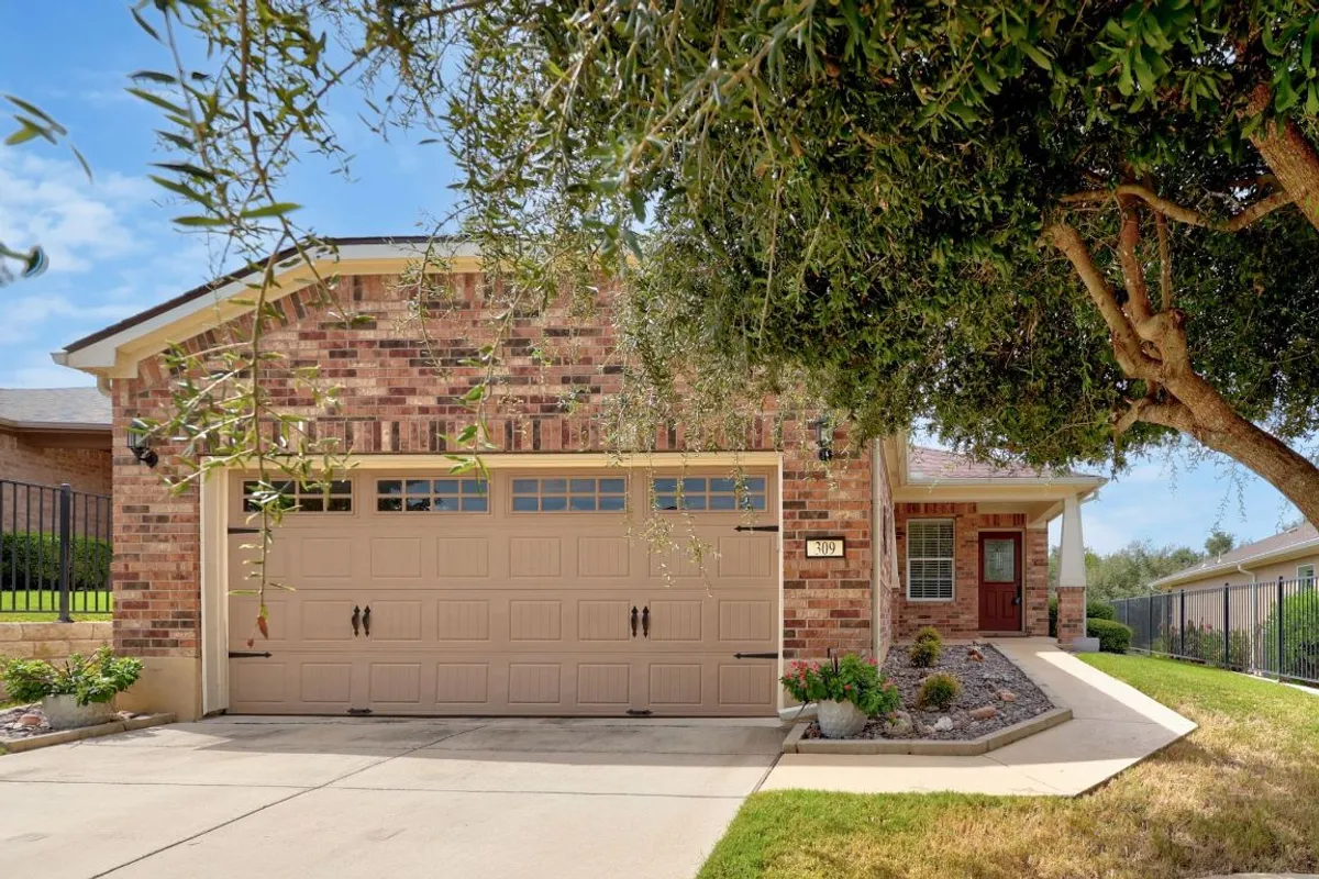 Property Slideshow image 1 of 28 | 309 kickapoo creek ln, Georgetown, TX, 78633