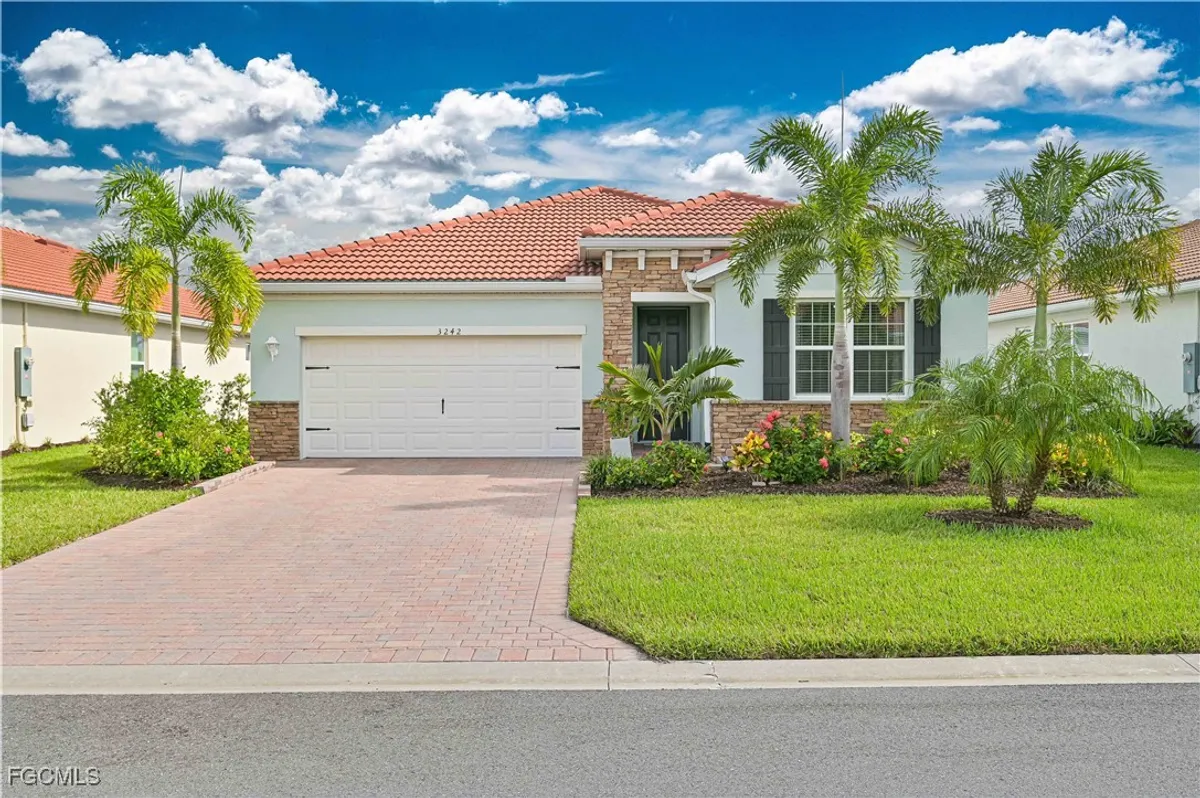 Property Slideshow image 1 of 43 | 3242 apple blossom dr, Alva, FL, 33920