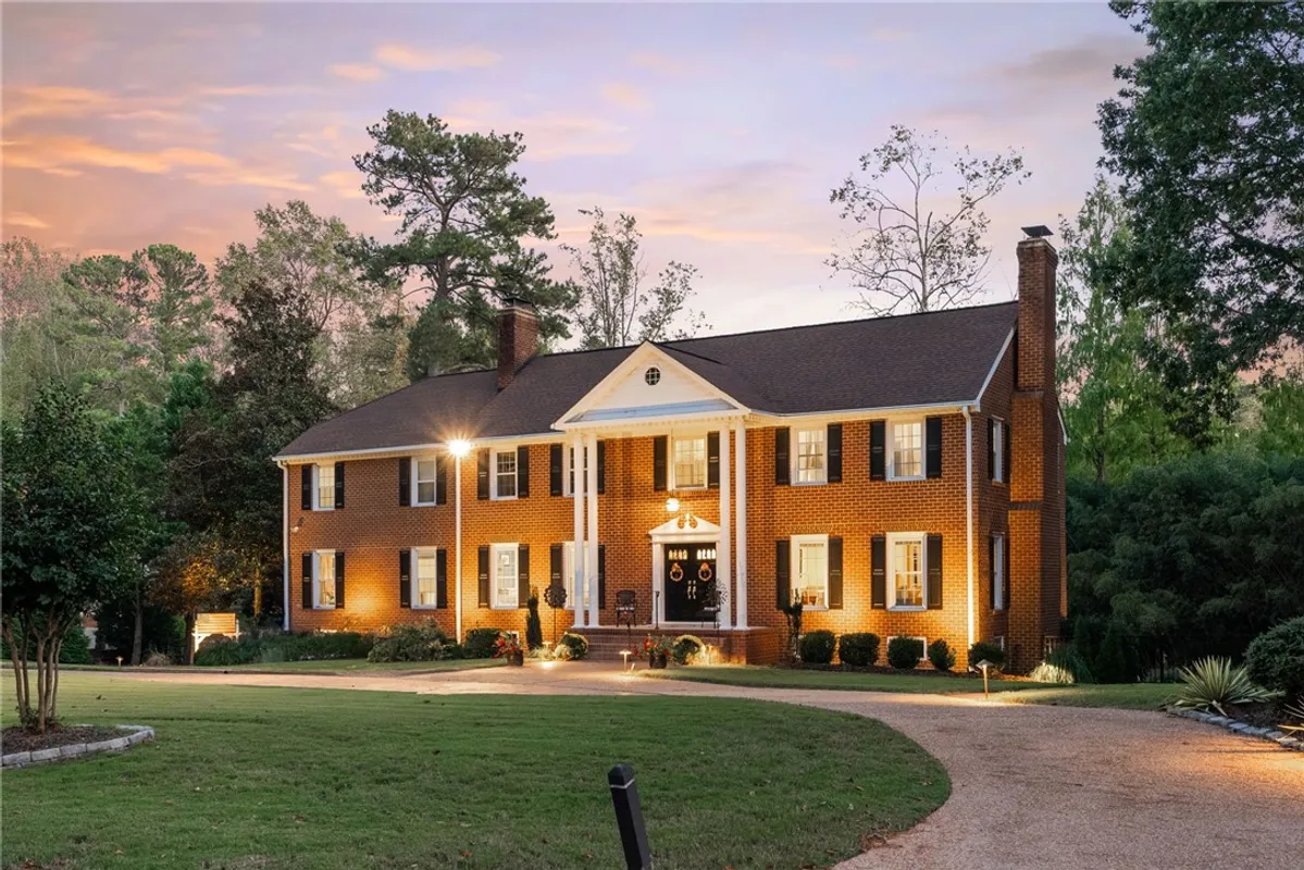 Property Slideshow image 1 of 50 | 23 whittakers mill rd, Williamsburg, VA, 23185