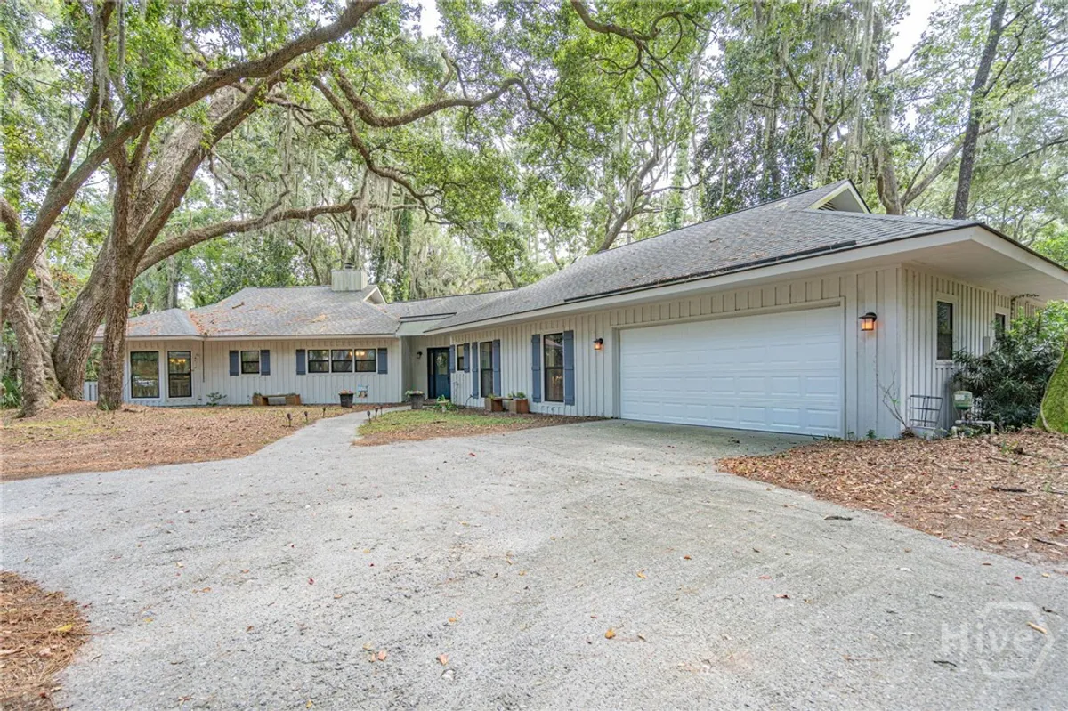 Property Slideshow image 1 of 38 | 4 tomochichi ln, Savannah, GA, 31411