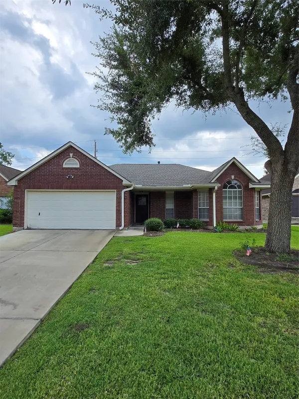 Property Slideshow image 1 of 36 | 2730 n larkspur cir, Pearland, TX, 77584