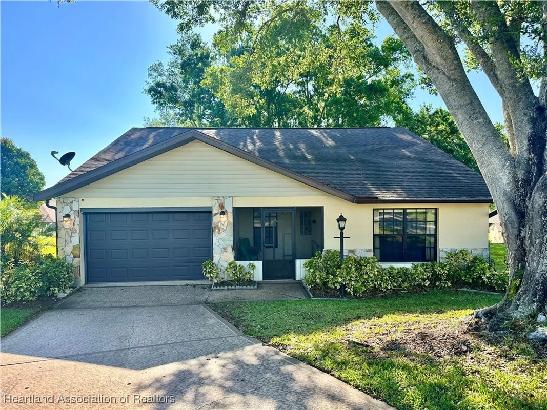 Property Slideshow image 1 of 48 | 10 wildwood way, Lake Placid, FL, 33852