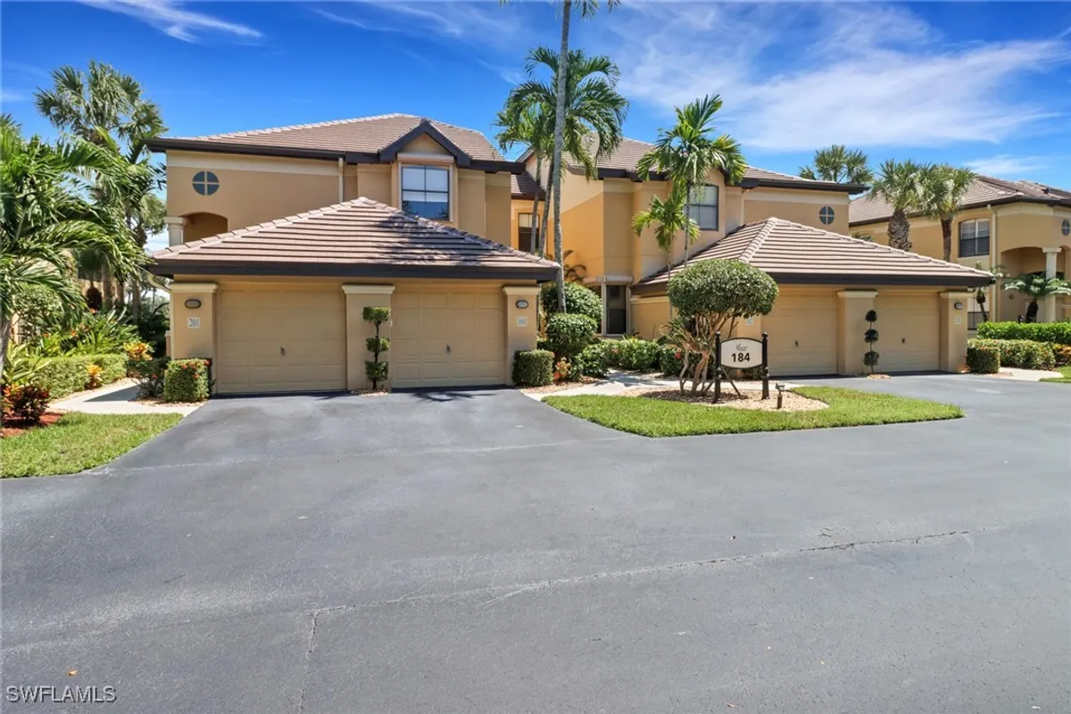 Property Slideshow image 1 of 36 | 184 vintage cir n201, Naples, FL, 34119