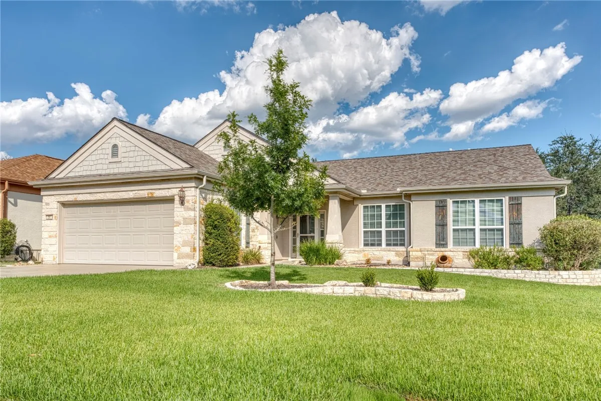 Property Slideshow image 1 of 34 | 209 summit st, Georgetown, TX, 78633