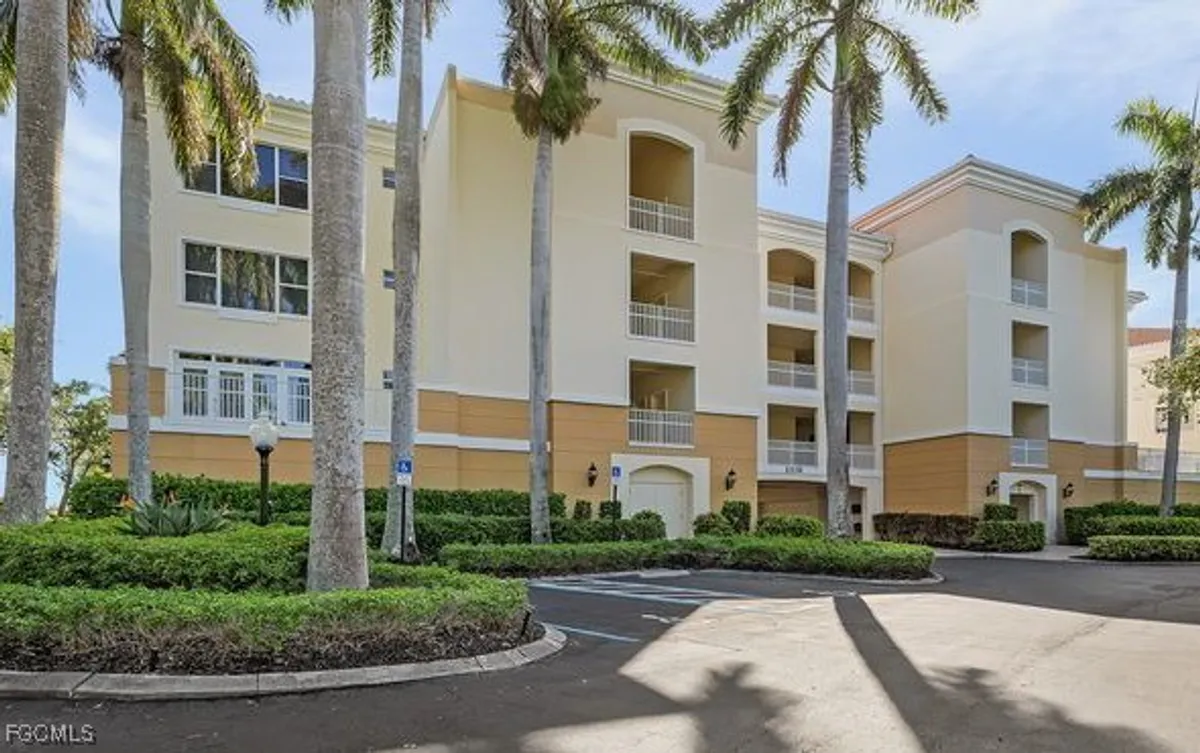 Property Slideshow image 1 of 32 | 11130 harbour yacht ct apt 13b, Fort Myers, FL, 33908