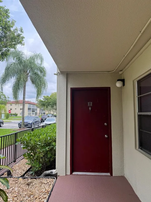 Property Slideshow image 1 of 24 | 150 sw 134th way apt 101r, Pembroke Pines, FL, 33027