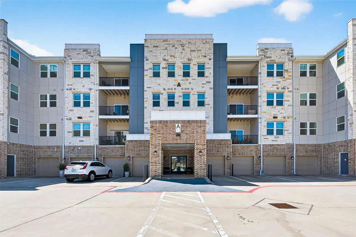 Property Slideshow image 1 of 36 | 6804 westview dr apt 1207, Houston, TX, 77055