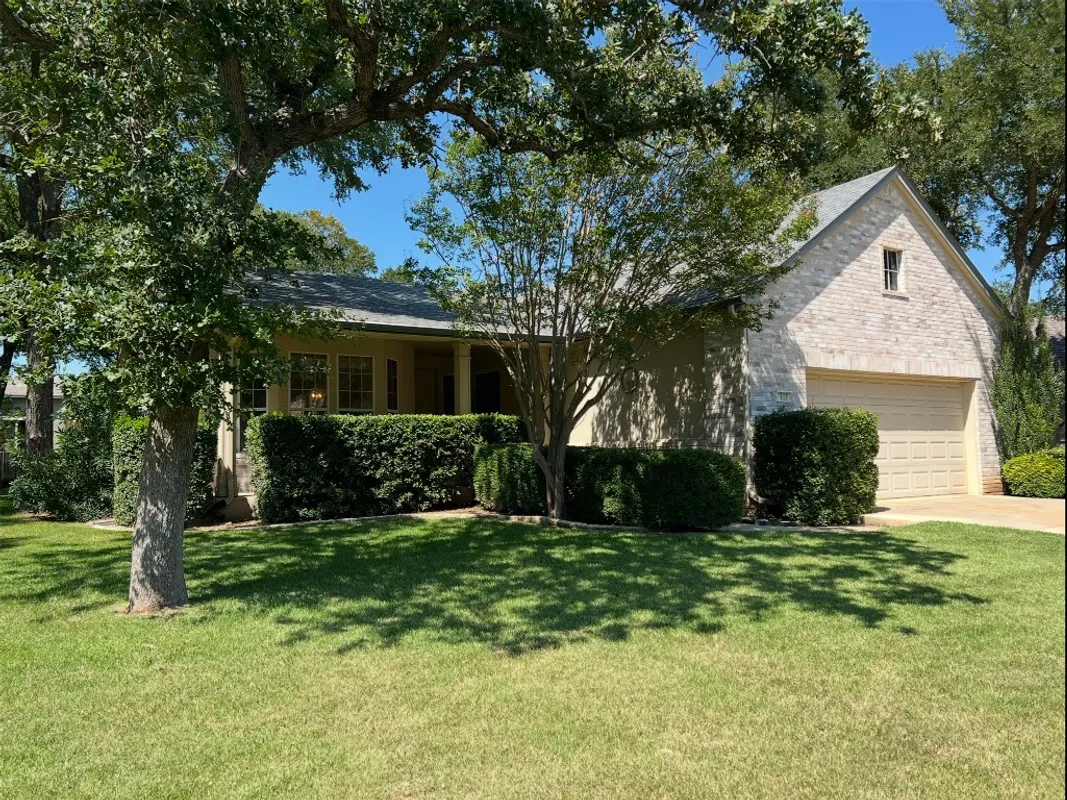 Property Slideshow image 1 of 27 | 197 trail rider way, Georgetown, TX, 78633