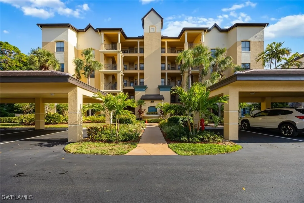 Property Slideshow image 1 of 34 | 200 vintage cir # d304, Naples, FL, 34119